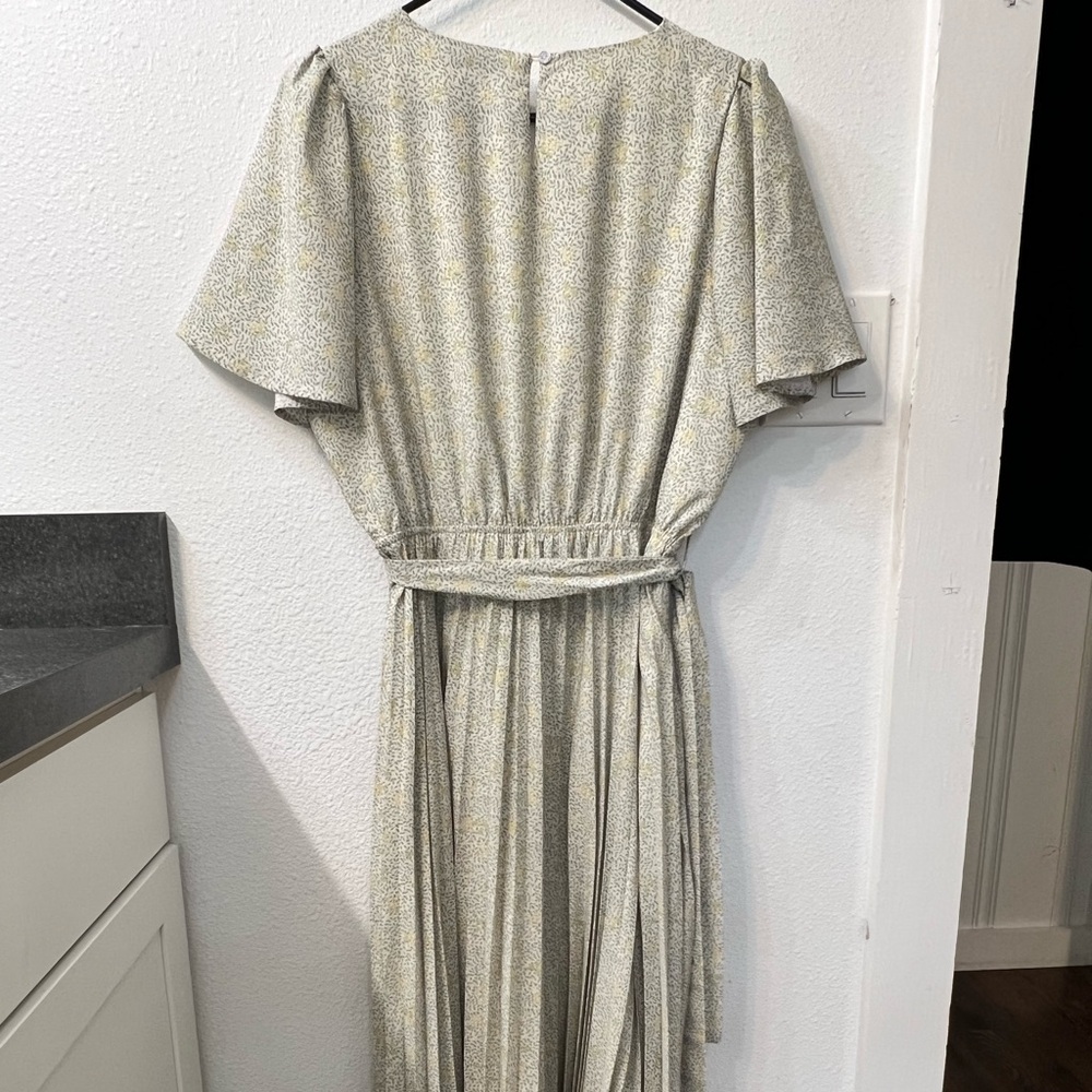 Polagram Chic Green with Yellow Floral Short Sleeve Pleated Dress